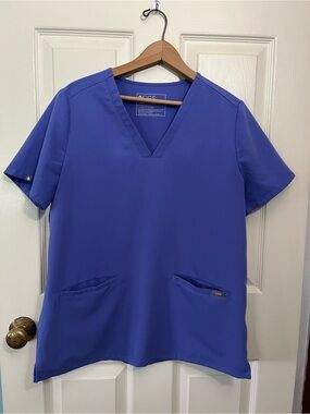 Figs Casma Technical Collection Women's V-Neck Scrub Top Size M